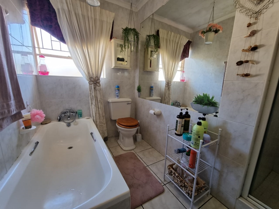 4 Bedroom Property for Sale in La Provance Free State